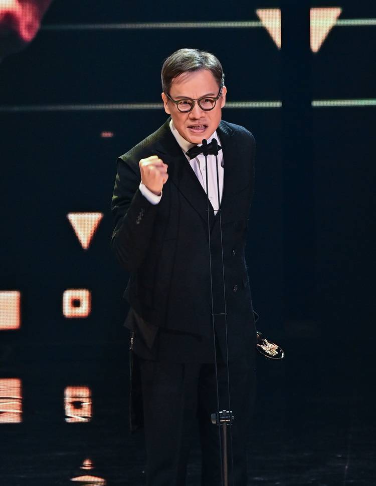 永葆热血摇滚赤子情 罗大佑获金曲奖特别贡献奖