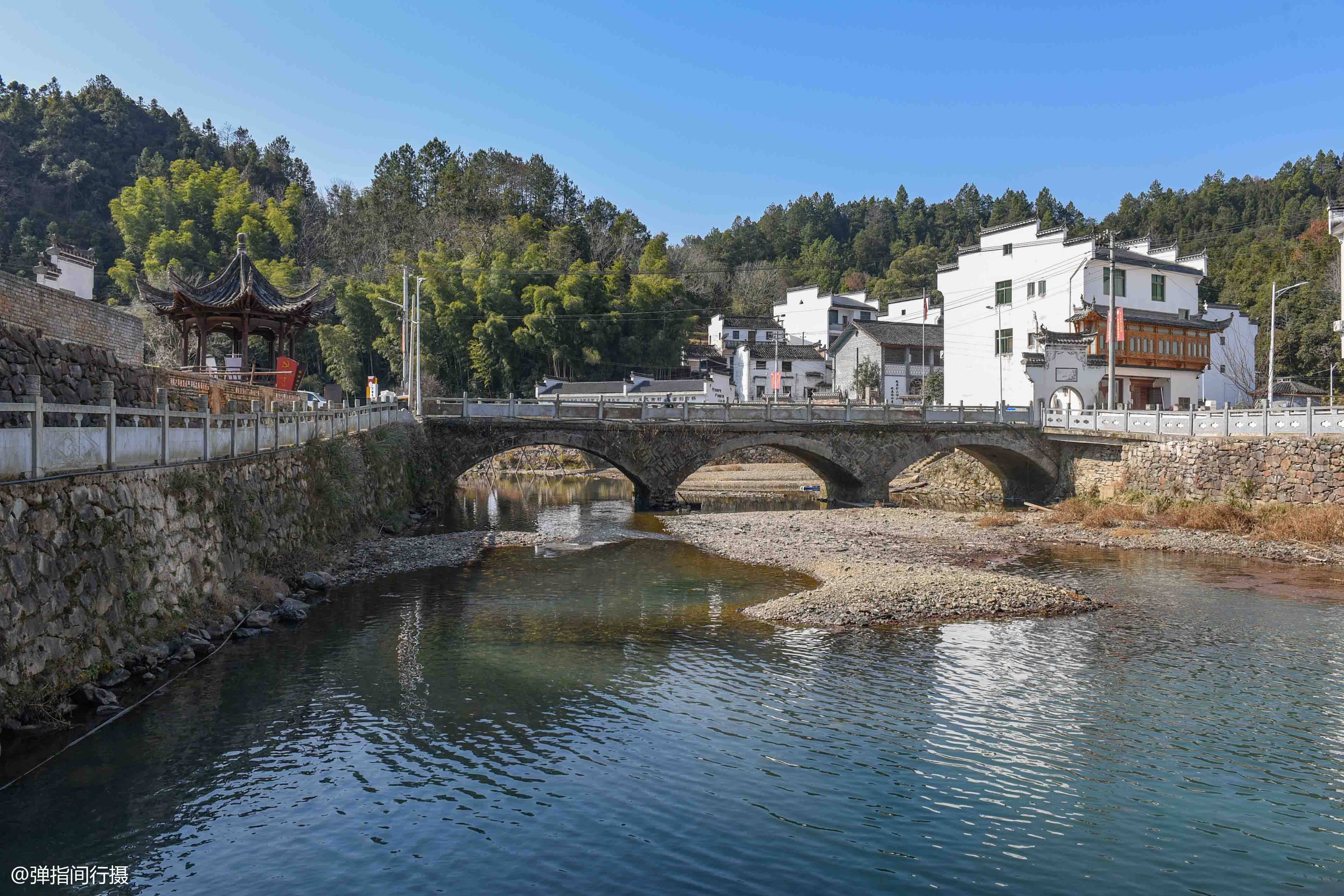 婺源有座千年古村,筑于两溪交汇处,景美如画,不收门票鲜有人知_官桥村