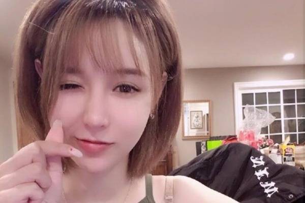 眼看着自己的真实身份被发现,可能怕大批网友前来挖坟与考古,小艺行动