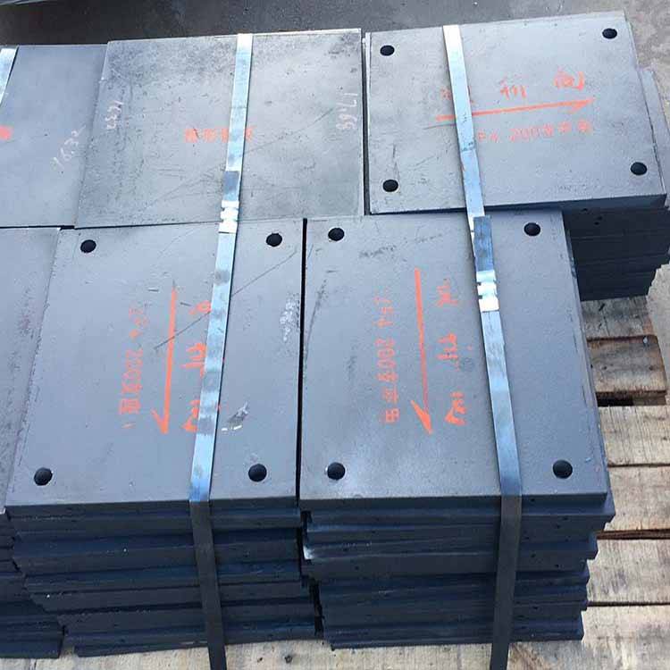 当纵坡坡度大于1%时,预埋钢板与支座上钢板之间加一块楔形钢板将梁底