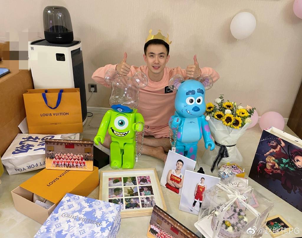 赵继伟迎26岁生日与爱妻甜蜜合照:我要逆袭了(图)