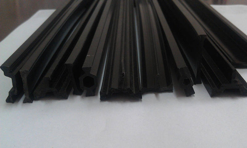 而市面上不同的商家选用的材质也不一样,pa66和pvc是较多人采用的