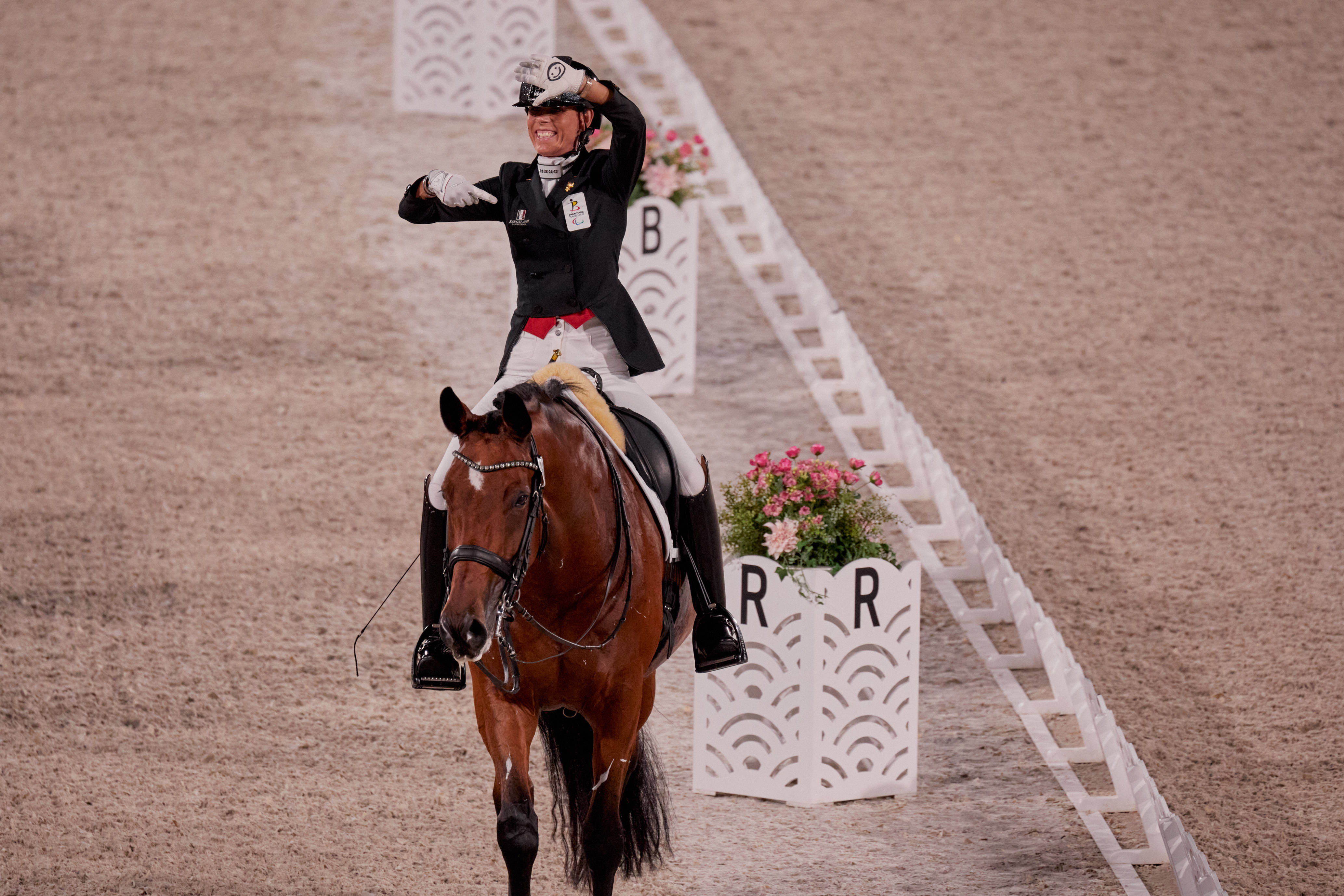 残奥会盛装舞步比赛首日三枚金牌分别被英国,荷兰和比利时骑手摘得