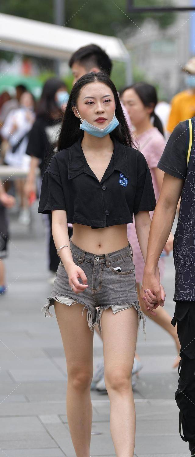 文章|打底裤遮肉的穿搭秘籍，用心挑选出合身的版型，令人难忘
