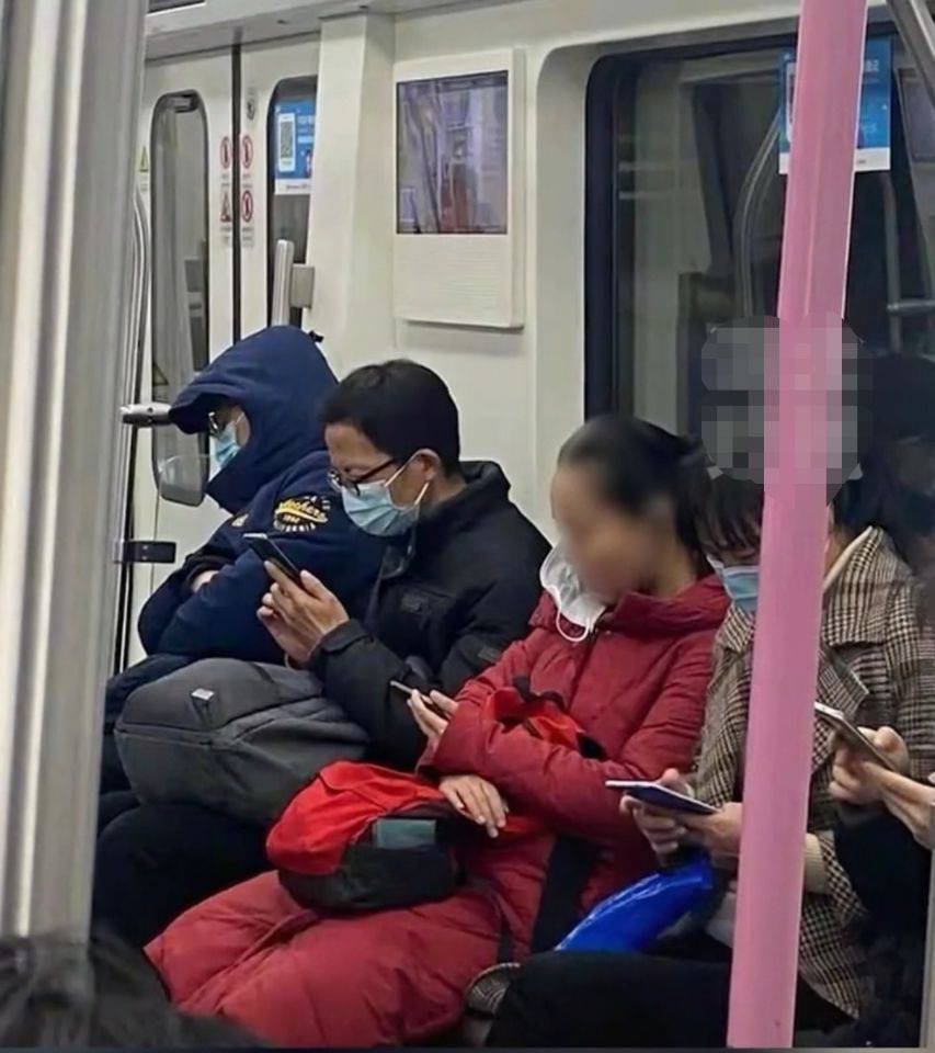 婴儿坐地铁需要戴口罩吗 一岁以下婴儿能带口罩吗