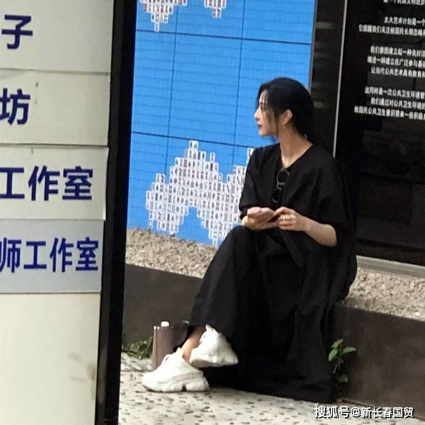 马尾|范冰冰素颜现身街头，打扮低调形单影孤，昔日范爷如今变这样了？