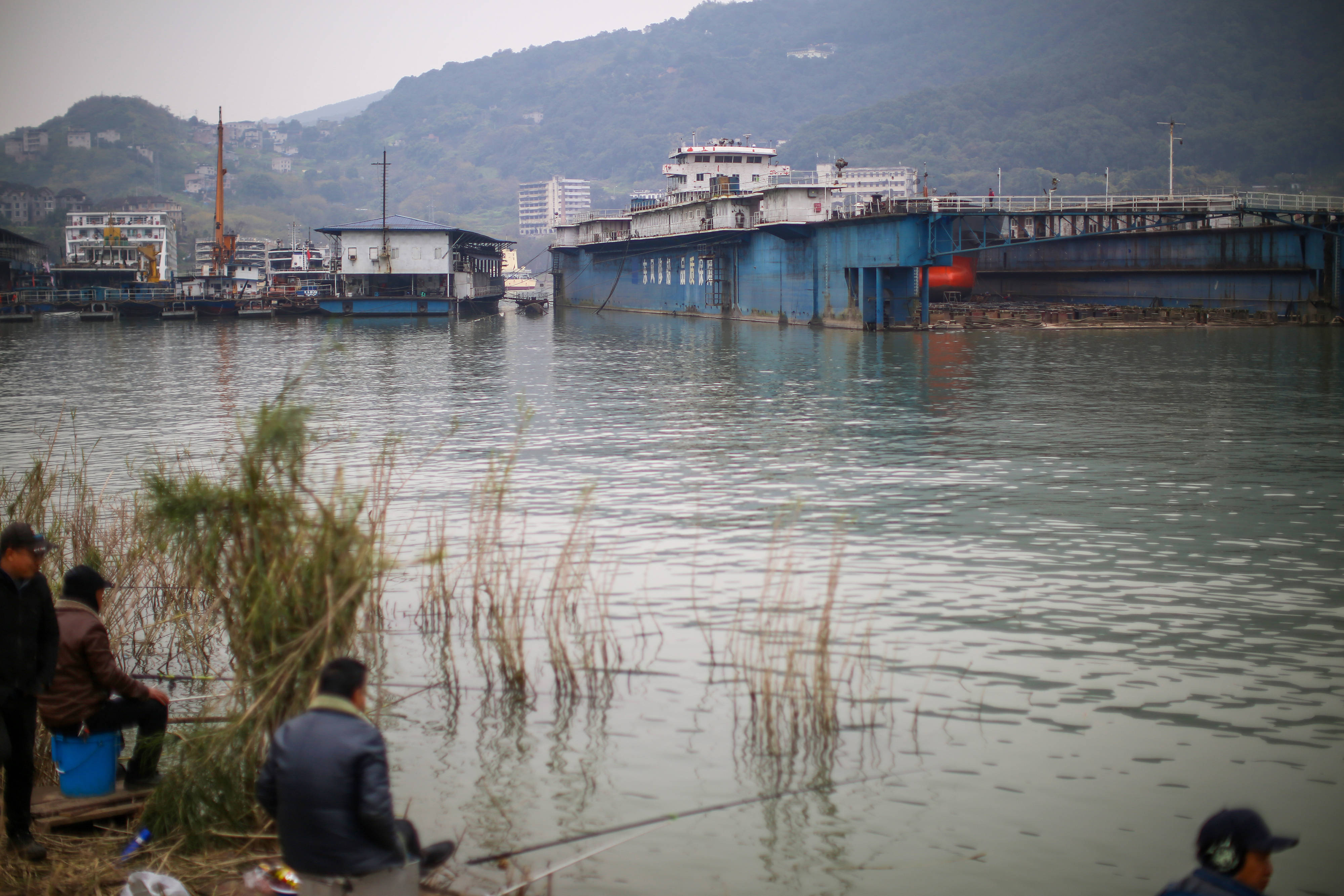 重访重庆东风造船厂想不到还在生产轮船只是一切原貌还像80年代一样