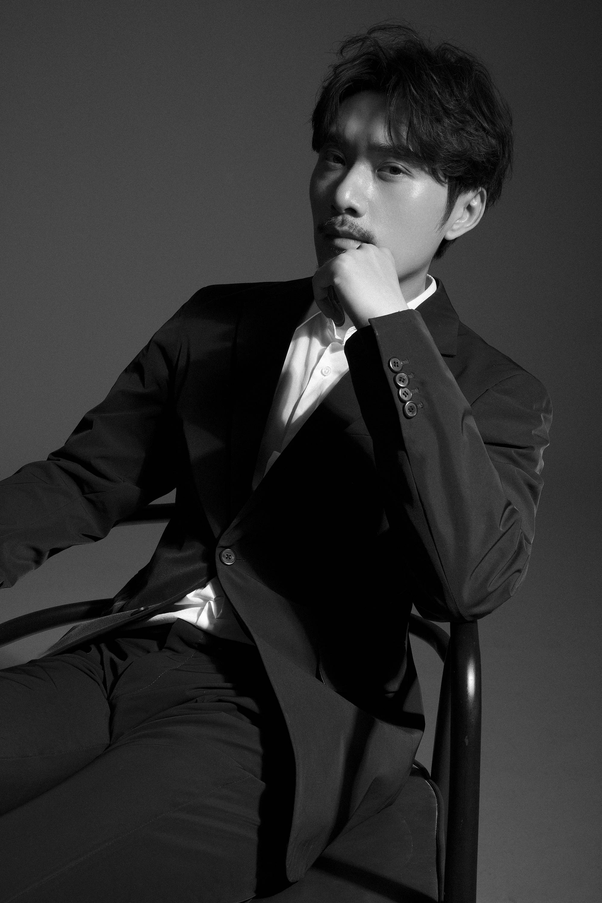 演员夏望曝光黑白影像写真 儒雅沉稳魅力满分(组图)