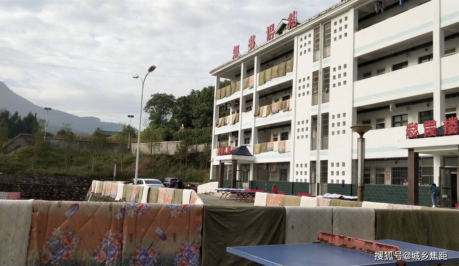 兴山县高桥乡中心学校开学前后秩序井然