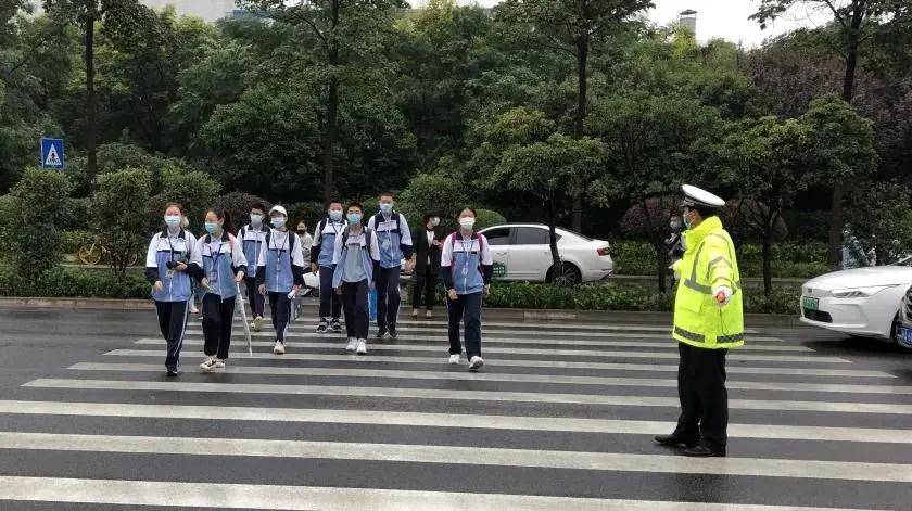 中小学|开学啦！经开区护航“神兽归笼” 请家长放心