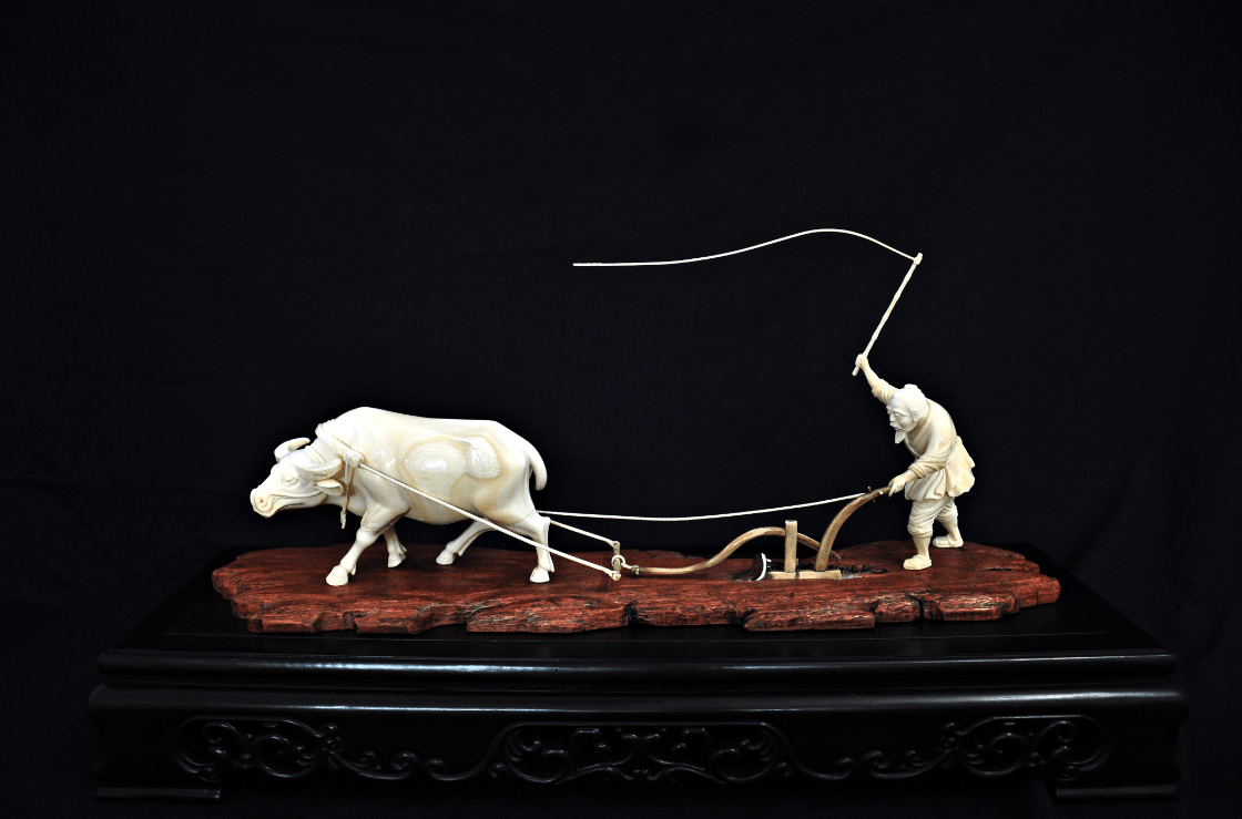 据了解,象牙雕刻(南京仿古牙雕)是流行于南京市的地方传统工艺美术品