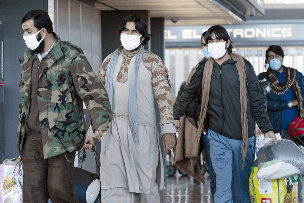 阿富汗撤离人员抵达美国-搜狐大视野-搜狐新闻