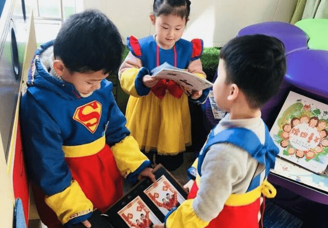 玩具|男孩比女孩晚上半年幼儿园？男孩在公共场合的三个弱势，需要锻炼