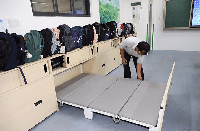 贴心落实"双减" 南山这所学校教室秒变午休室