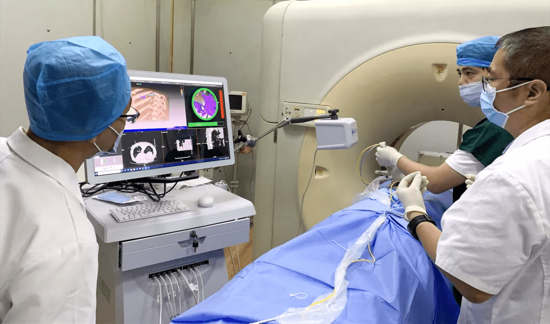 一附院成功实施西北多台首例智能导航机器人引导下精准介入治疗手术