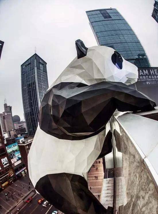 从成都爬墙熊猫到巴统移动雕像汲取灵感看街景梦工厂原创雕塑设计