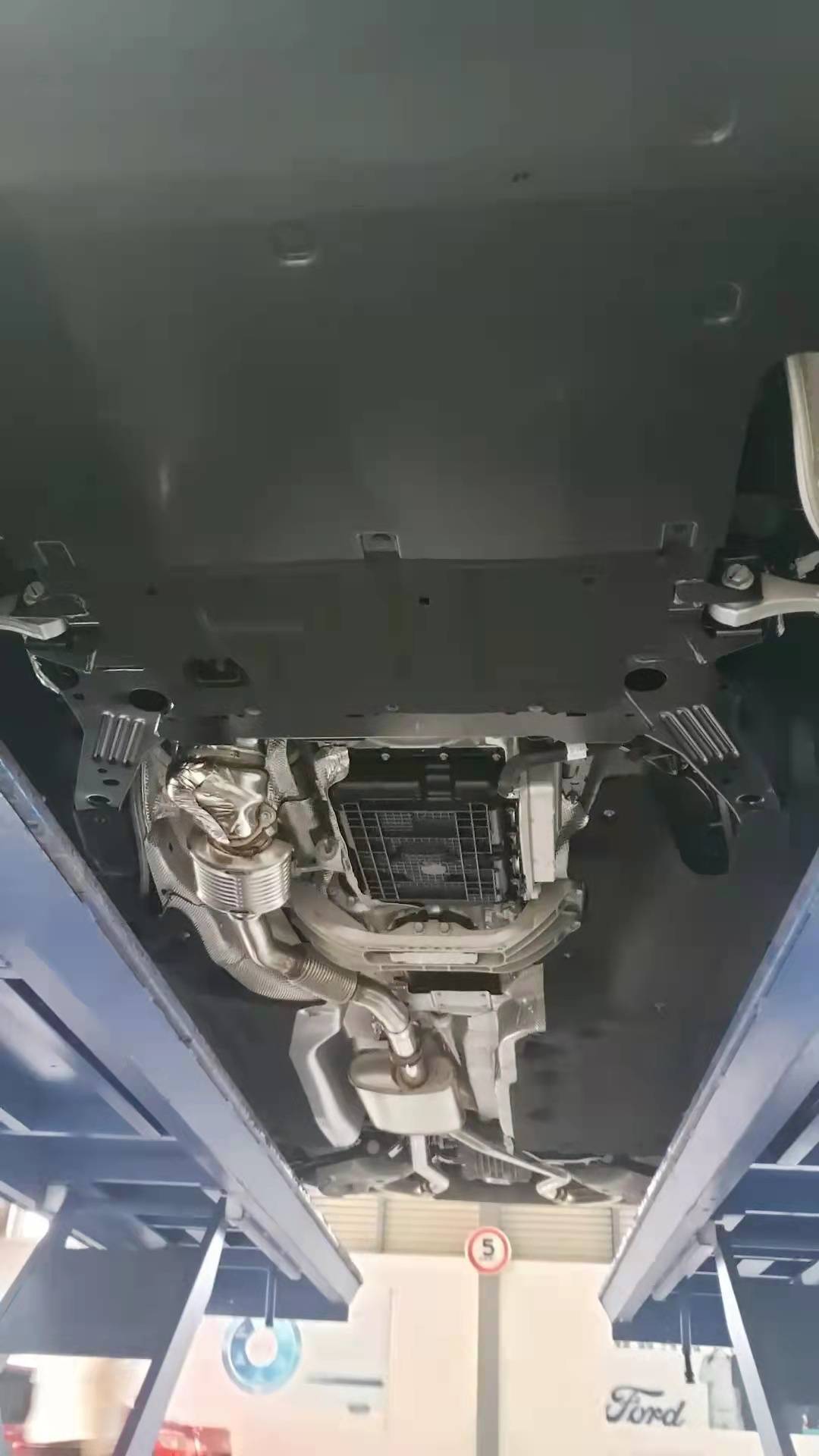 探险者的排水口在底盘的什么地方_搜狐汽车_搜狐网