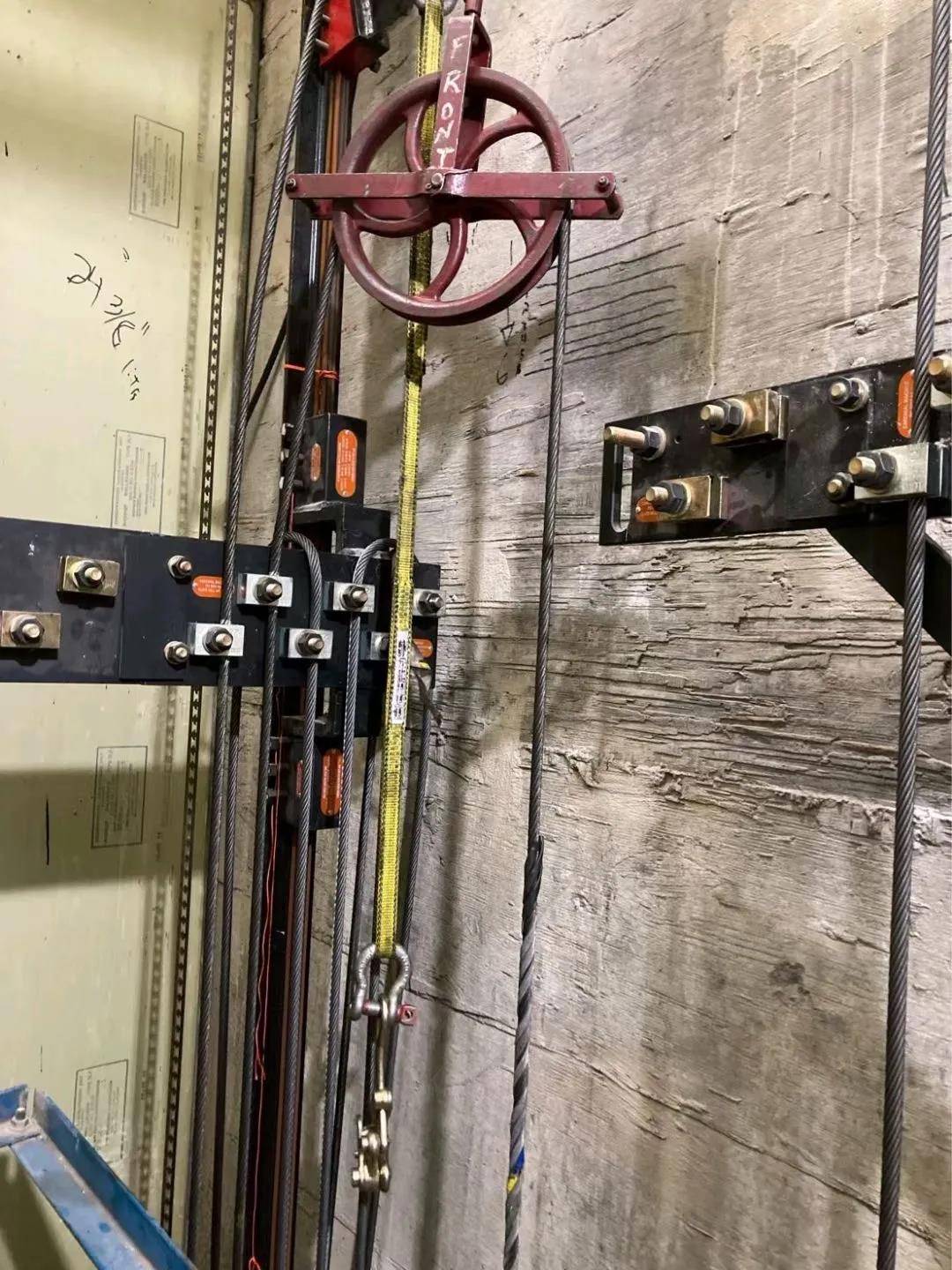 电梯钢带安装过程图图片