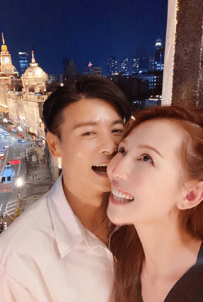 饭丰万理江合影公开粉丝纷纷留言称赞
