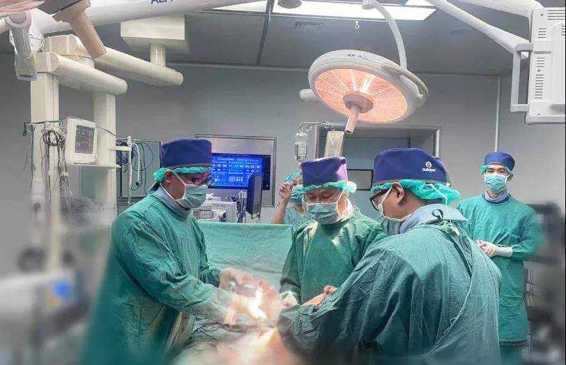 手术|小伙骑车摔倒粉碎性骨折，三中心“髌上入路髓内钉”手术让小伙转危为安