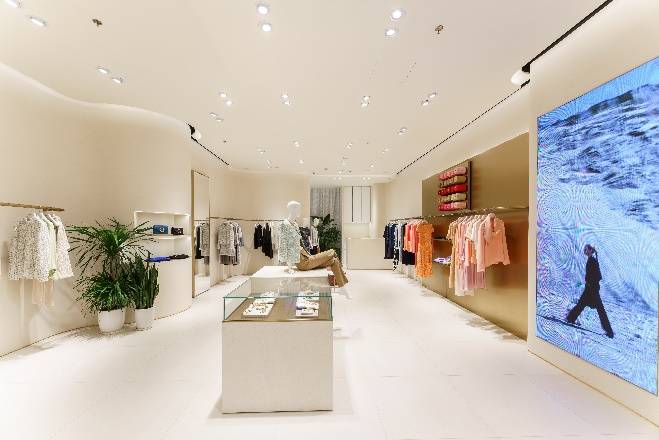 花呢 ST. JOHN上海外滩金融中心BFC精品店焕新揭幕