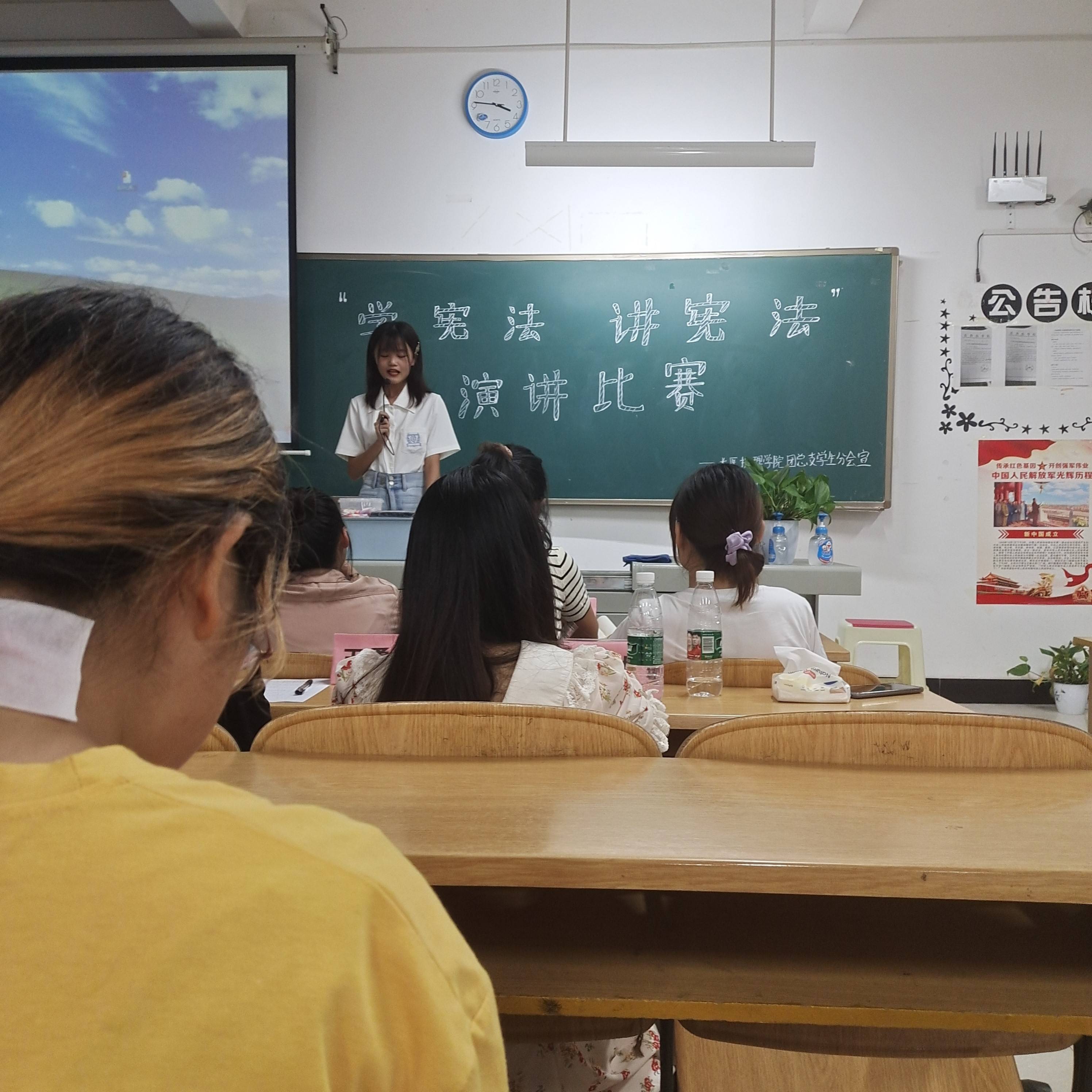 学宪法弘宪法长沙医学院演讲活动