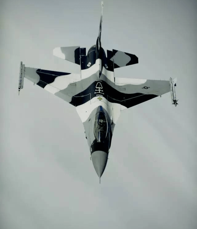 美国空军展示假想敌中队 这样的f16战机涂装外观怎么样?