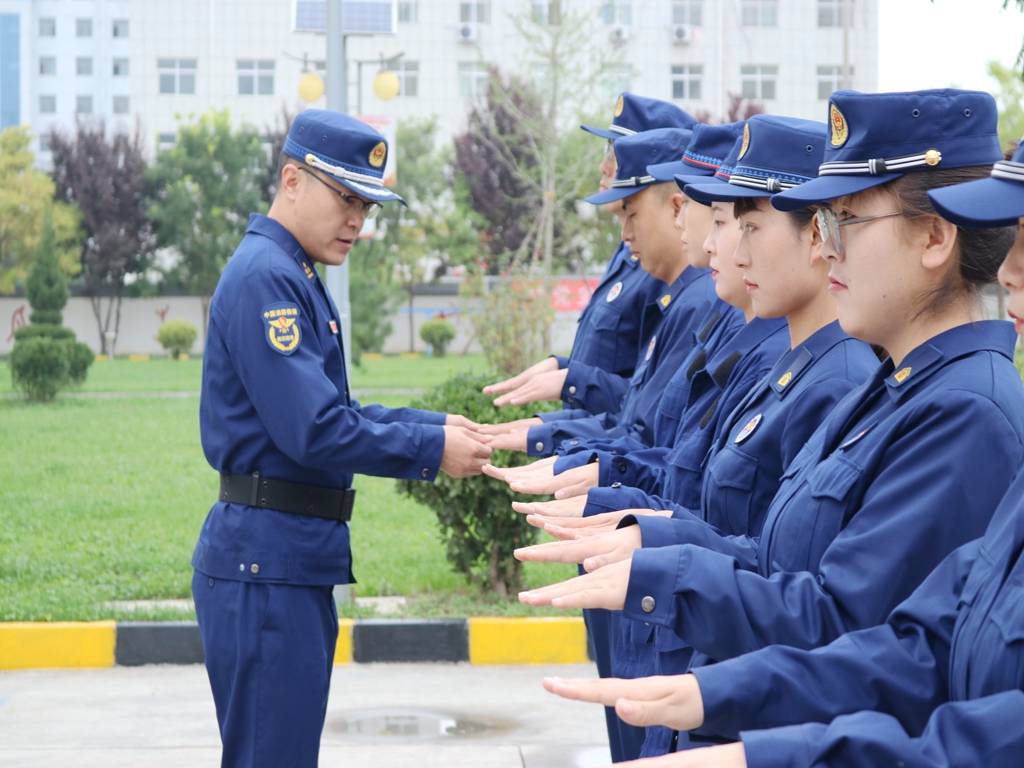 清水大队开展队容风纪检查提高纪律作风意识