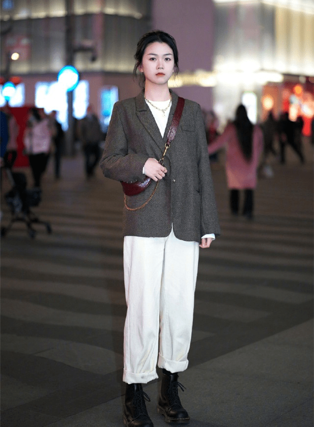 条纹 白裤子可别乱穿，一不小心就尴尬又显胖