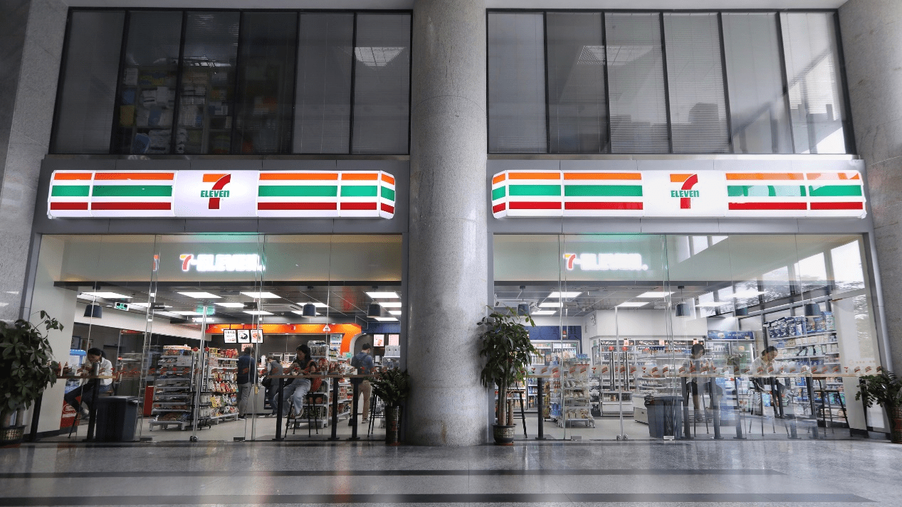 零售行业专家认为,让消费者回到线下店是便利店目前正在迎接的最大