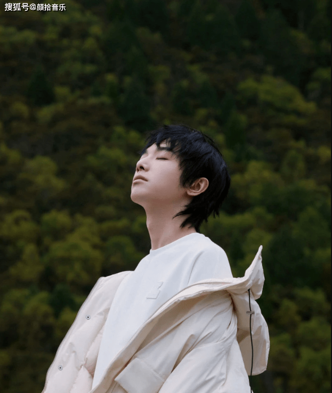 都能|歌手华晨宇一路歌唱自我，斩获许多荣誉，也获得一众歌迷跟随