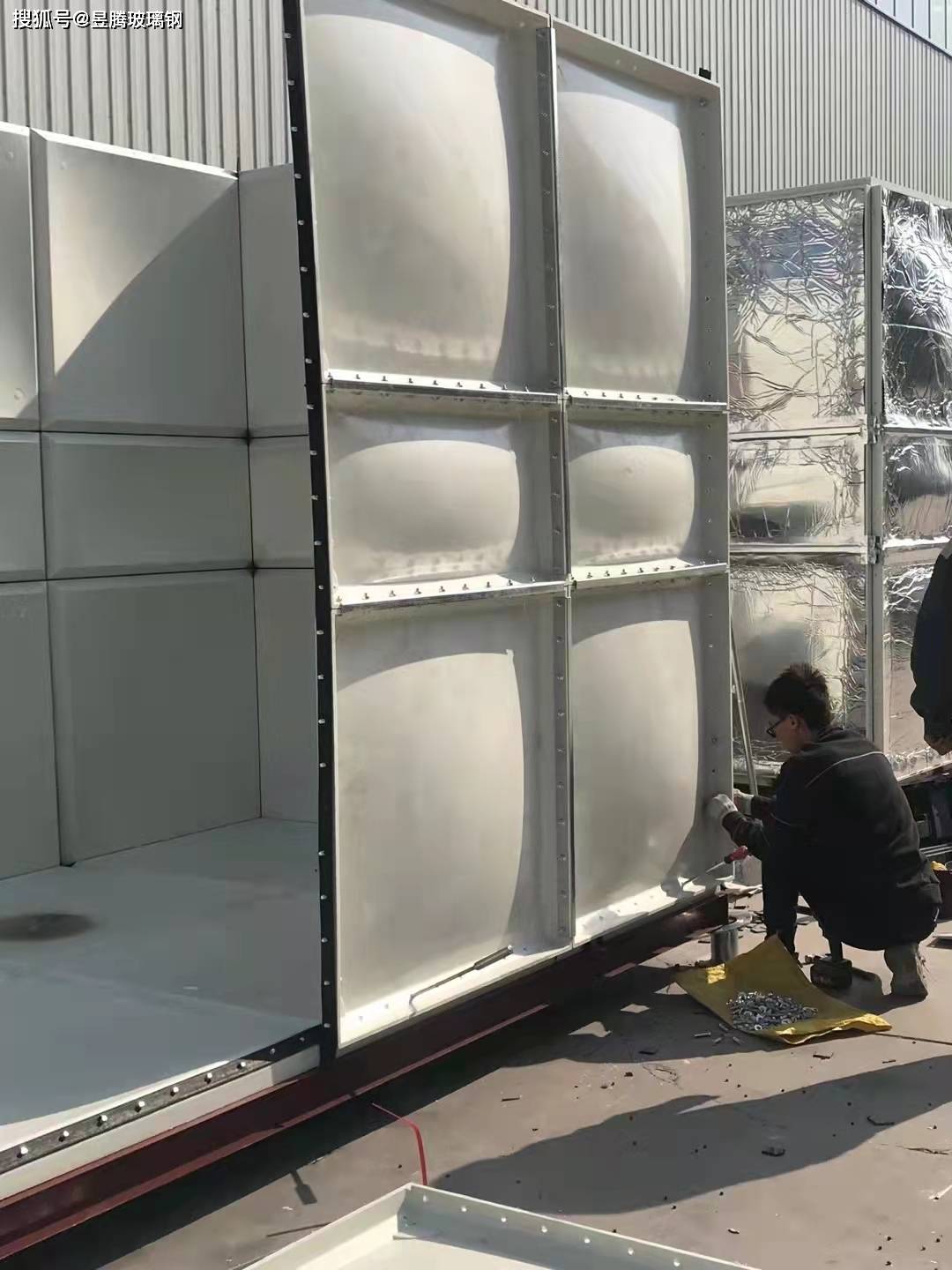 20立方玻璃钢水箱厂内组装