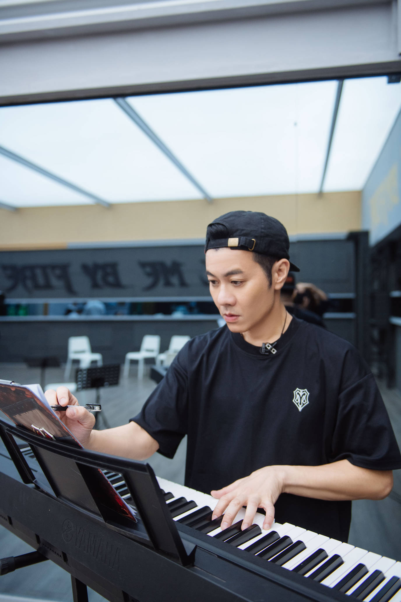 乐器|《披荆斩棘的哥哥》“大湾区哥哥”展乐器才能 赵文卓练舞显肌肉线条