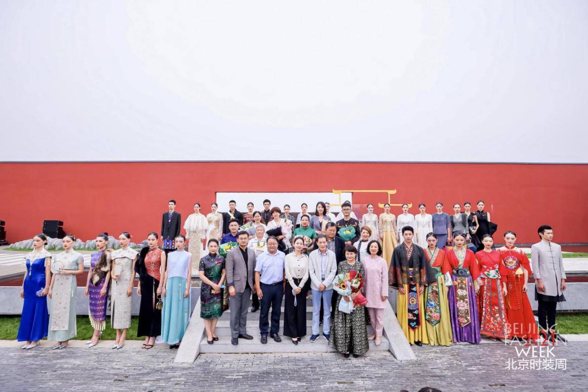 成都 《烟火·京成》，一次传统非遗文化进行时尚表达的有益探索