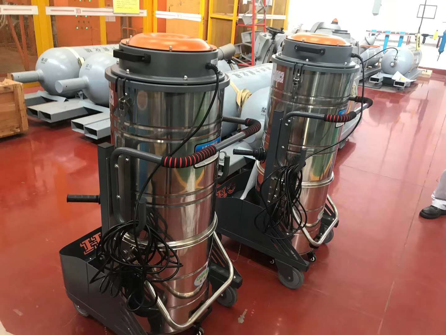 工厂如何用金属粉尘吸尘器治理粉尘污染