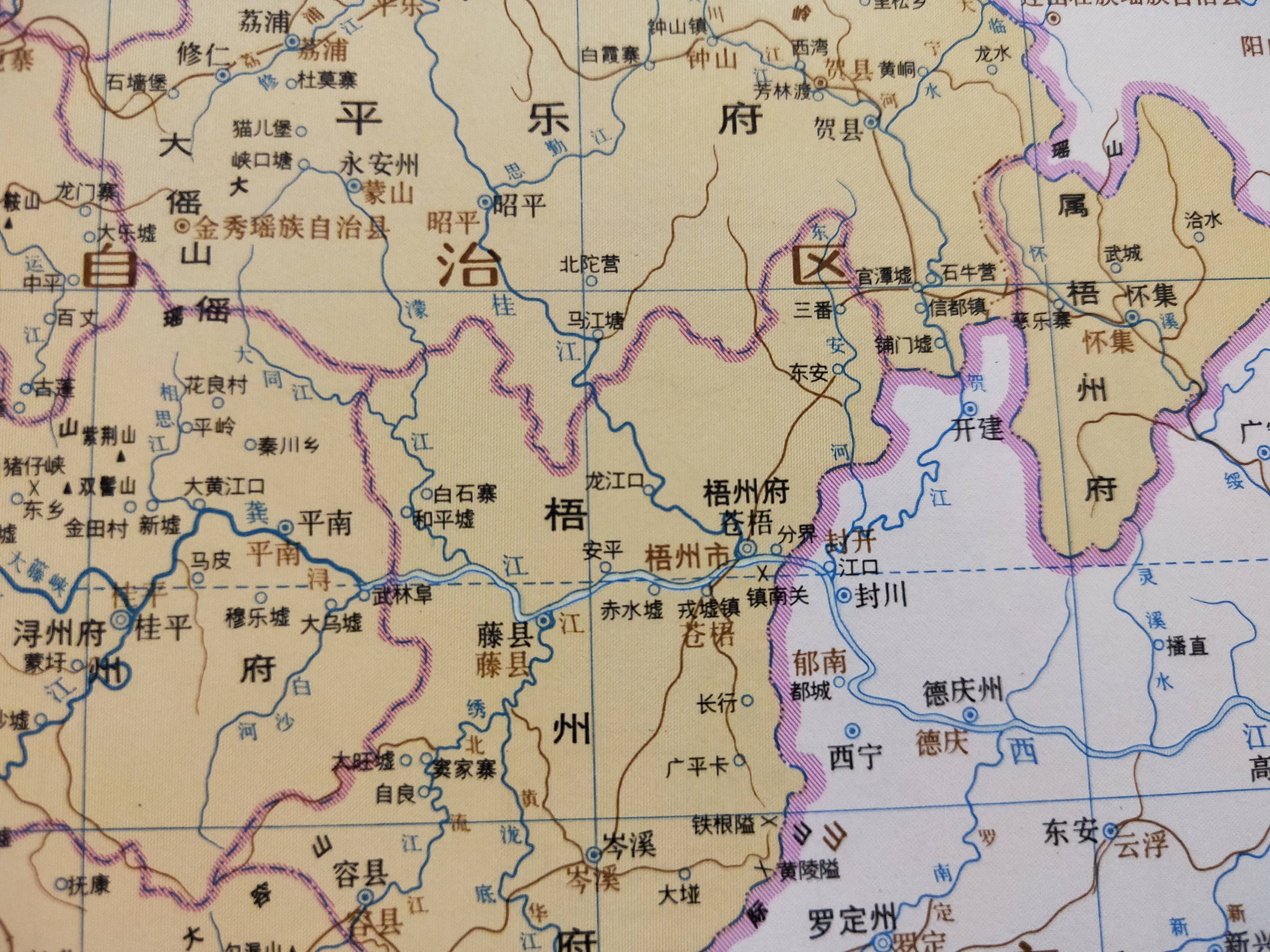 在行政区划上,清代基本上继承了明朝的制度,梧州属广西梧州府