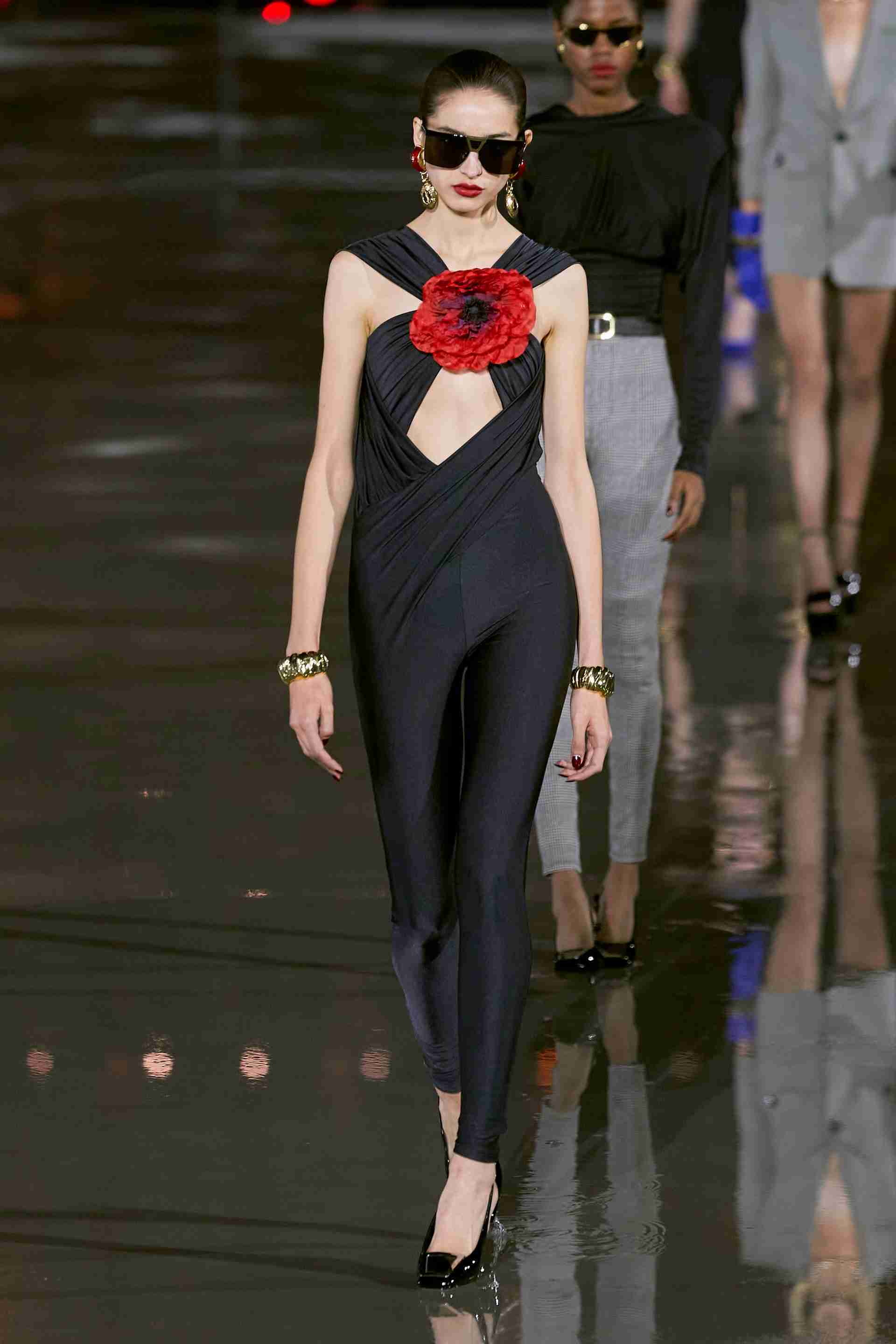 巴黎时装周圣罗兰saintlaurent2022春夏系列