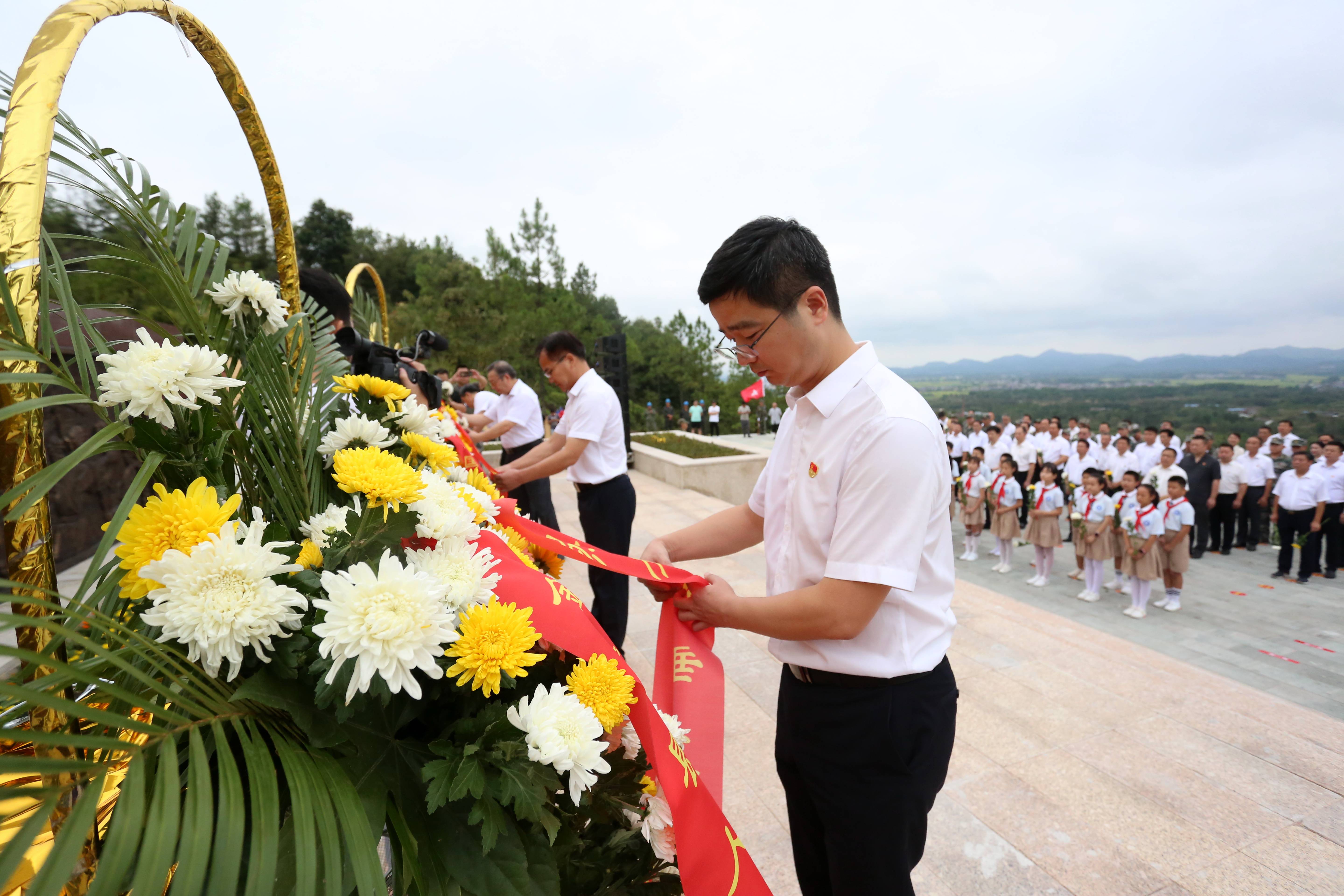 金溪县在金溪战役纪念园举行烈士纪念日公祭活动(组图)