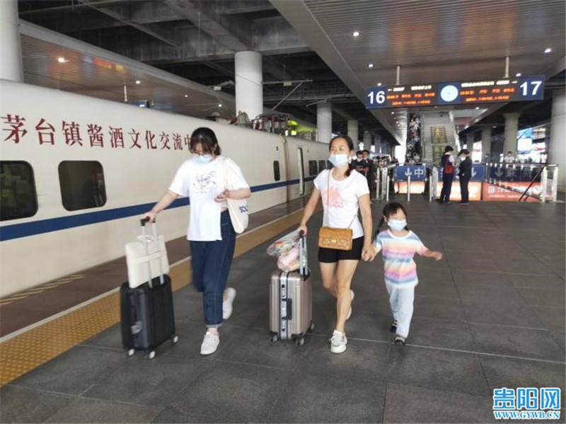 国庆首日贵阳三大火车站发送旅客突破20万人！创62年来单日客发量最高纪录