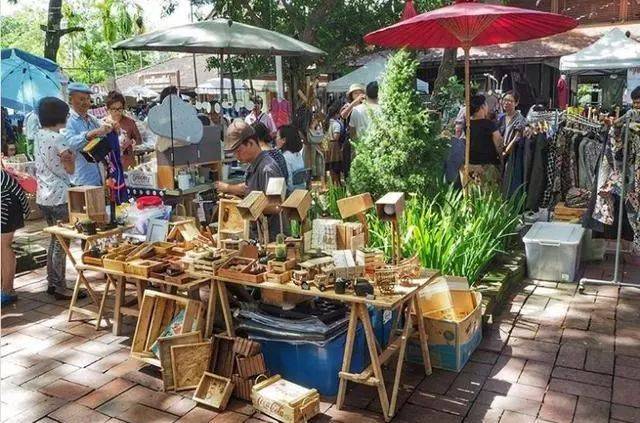 二手集市成复古新潮展年轻人体会拾荒快乐