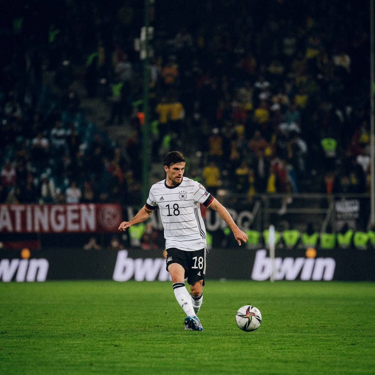 德国主场迎战罗马尼亚,第8分钟,小哈吉奔袭低射破门,第52分钟,格