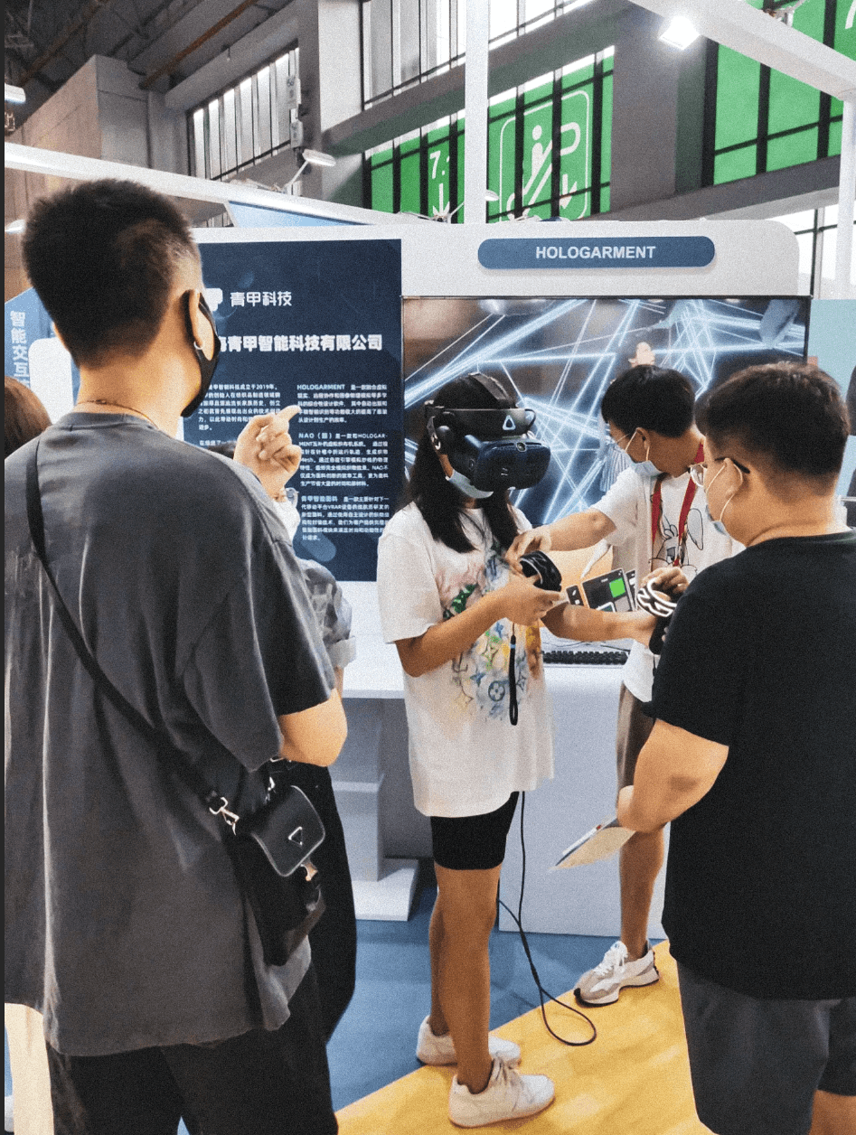 香港黑色暴雨警告 趣客户 青甲科技 虚拟现实商业科技 开启数字织物时代