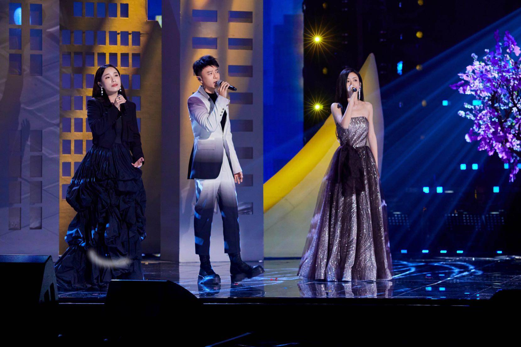 总决赛|李克勤获《中国好声音2021》冠军导师 刷新实力引领粤语新风潮