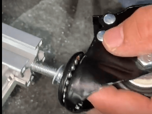 工业铝型材安装脚轮的几种方法介绍