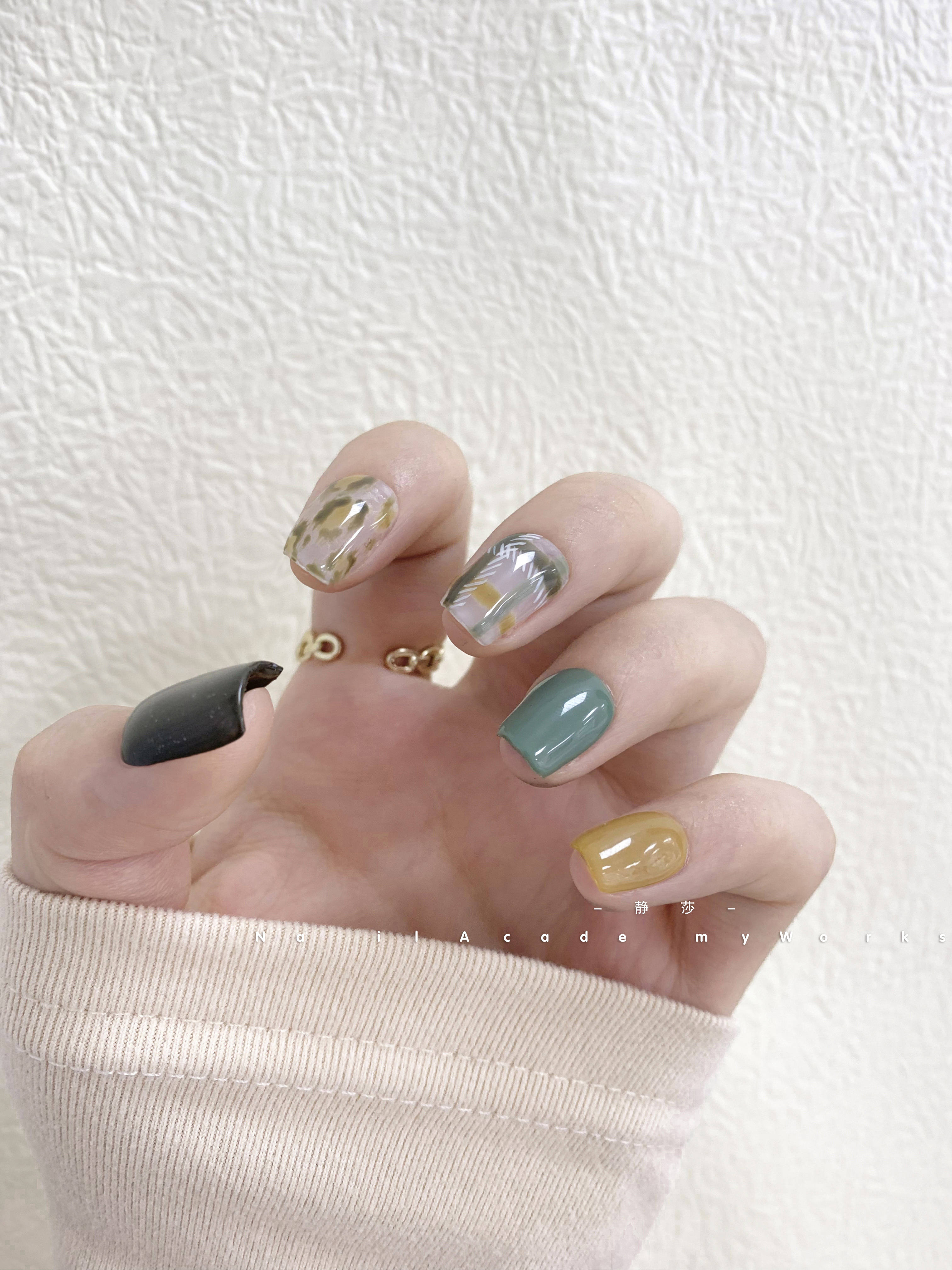 莫兰迪色系秋冬美甲