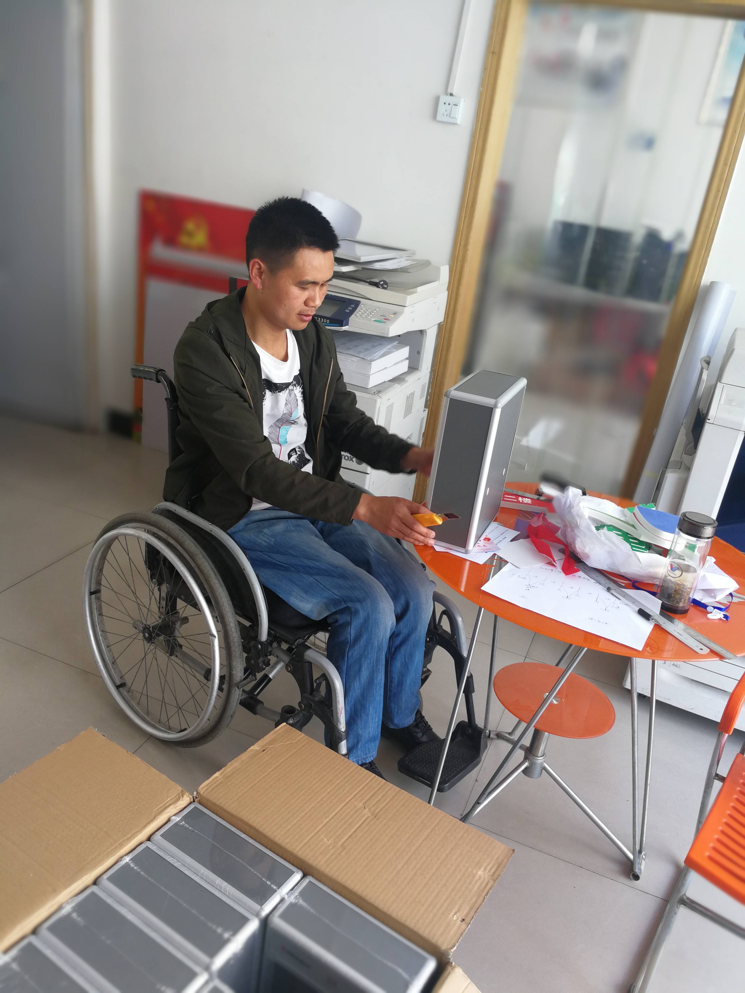 聚焦石泉创业典型四何继伟80后小伙在轮椅上创出一片新天地