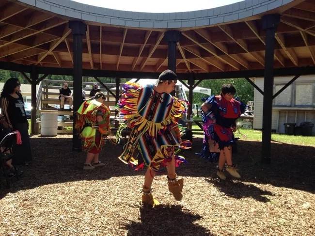 加拿大ʔaq'am原住民社区与珀塞尔独立学校联合发布重要新闻 