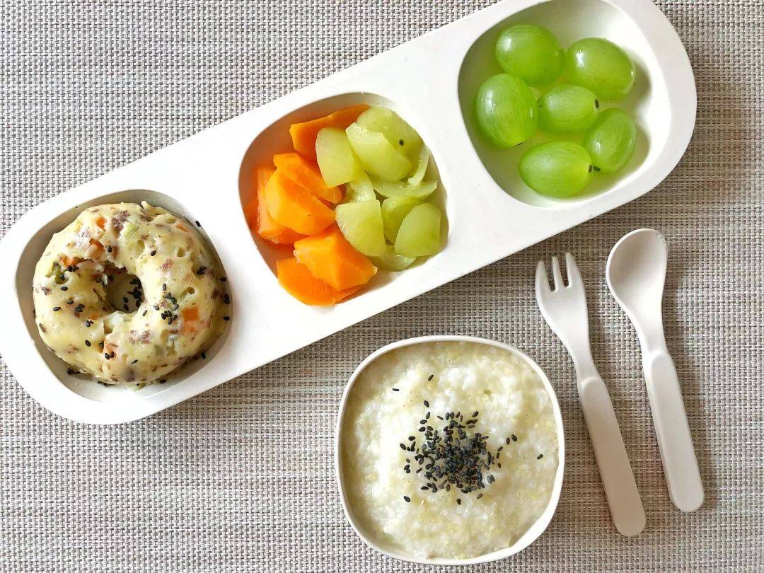 婴儿几个月开始吃辅食吃哪些 0db0e21cf2ed43c1aef5f55ada55011e.jpeg