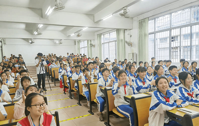 原创《体育精神—做时代新人》 公益讲座走进白云区竹料一中