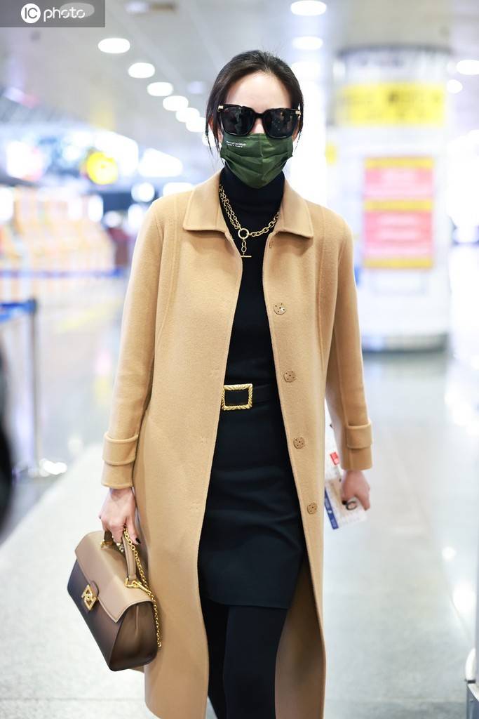 张钧甯墨镜温柔驼色大衣身材保养的也太好了吧
